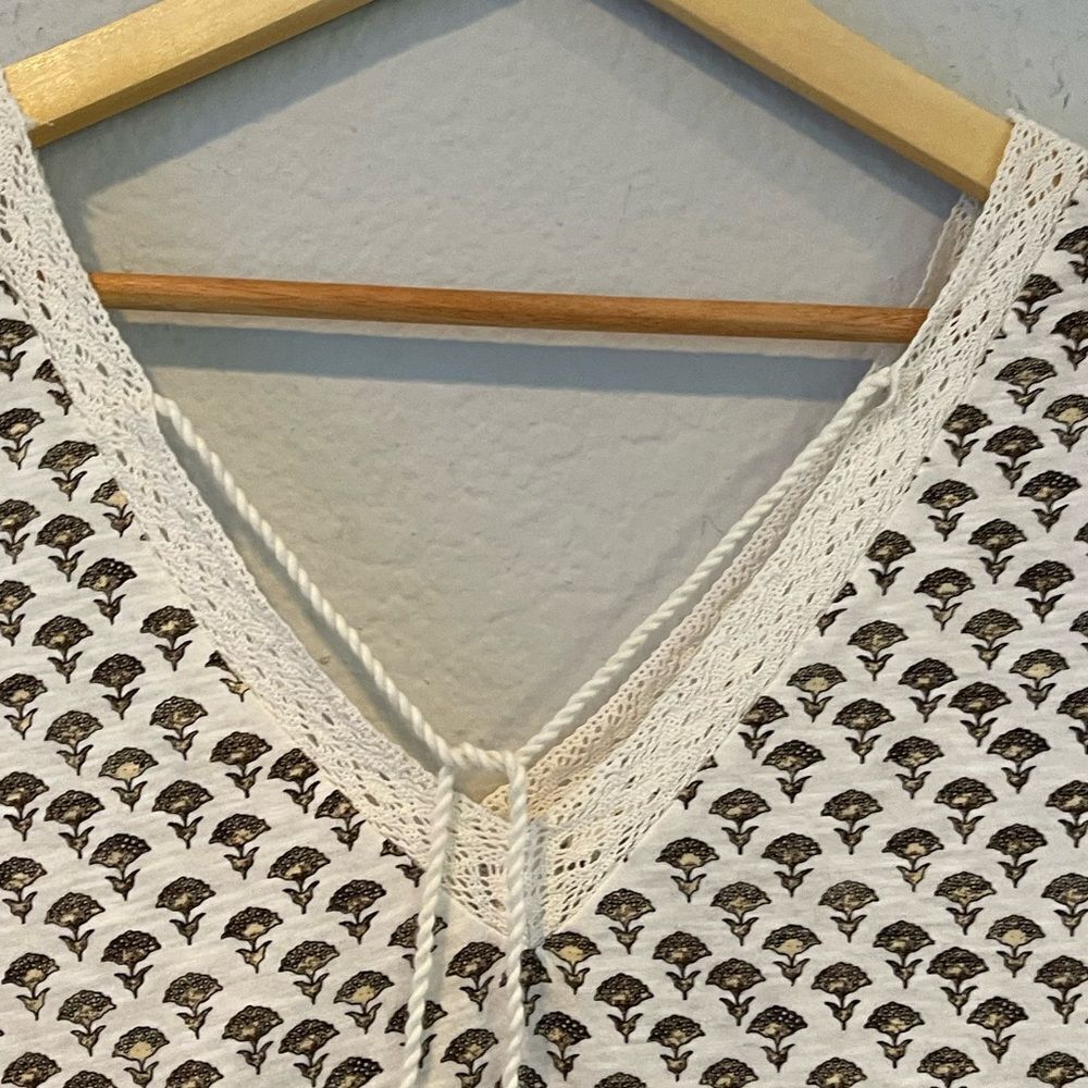 Lucky Brand Cream Patterned V-Neck Tank Top - Picture 7 of 12